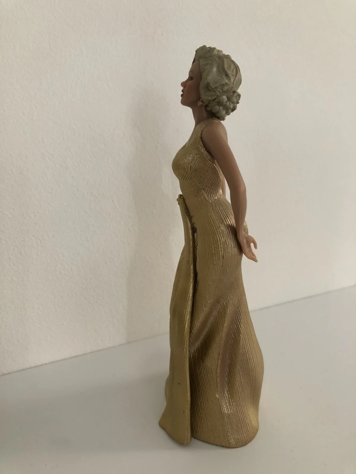 Marilyn Monroe Golden Dress Figurine RARE Gentlemen Prefer Blondes, изображение 3