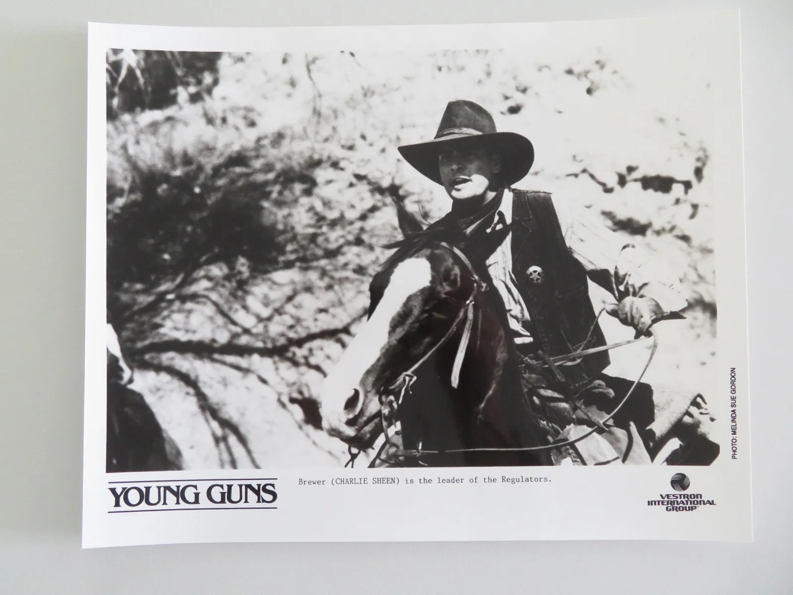 Young Guns Movie Still Photo Lot Of 6 Emilio Estevez Charlie Sheen 1988, изображение 4