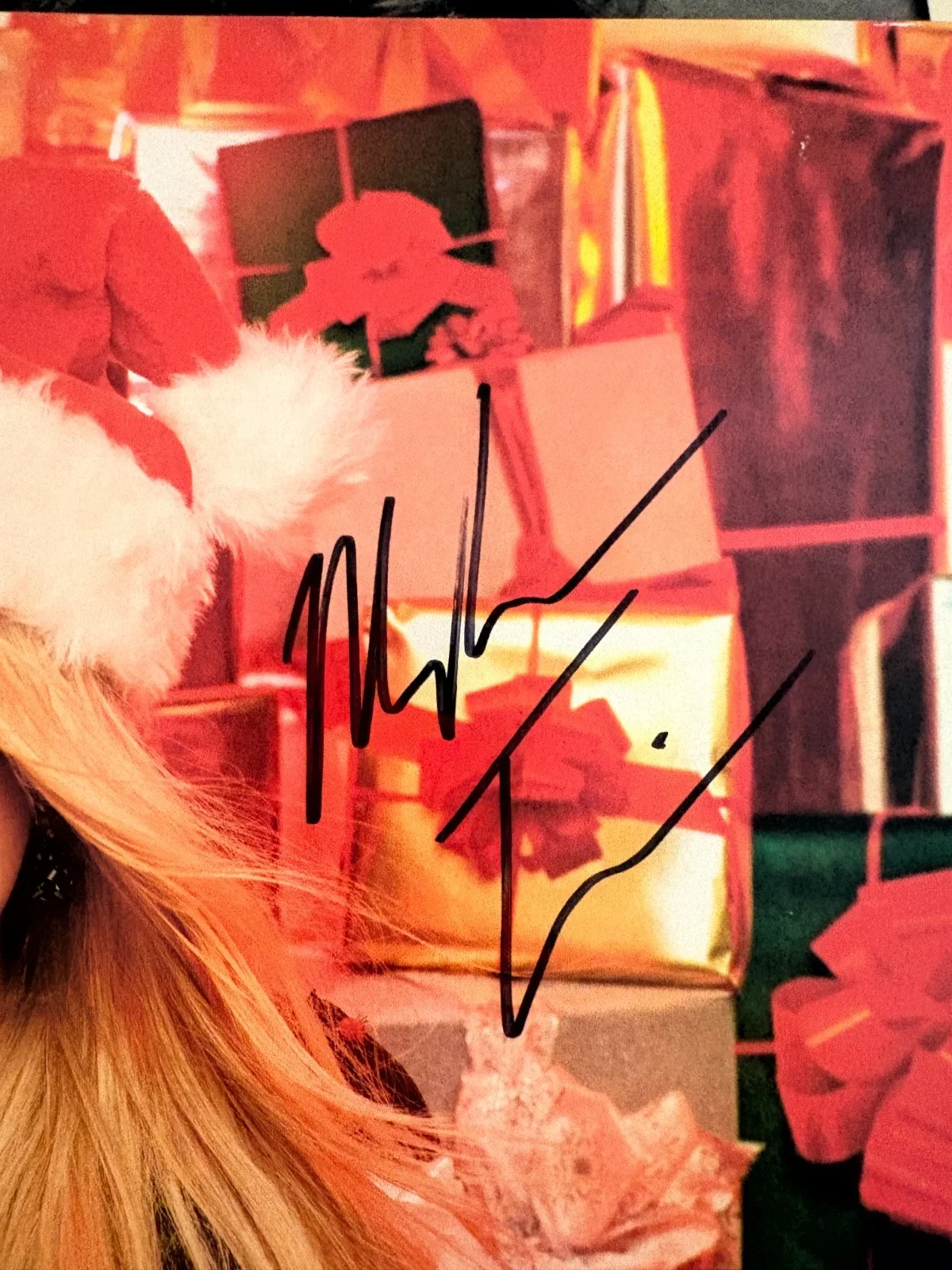MEGHAN TRAINOR Signed Autographed VERY TRAINOR CHRISTMAS Vinyl LP Album Cover, изображение 2