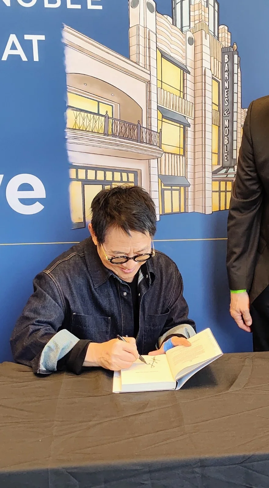 JET LI — Just Signed JET LI Beyond Life and Death: The Way of True Freedom Book B & N, изображение 2