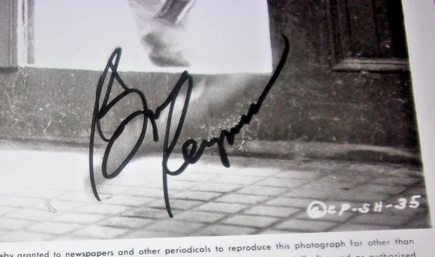 burt reynolds — Burt Reynolds signed movie photo still from Shamus, изображение 2