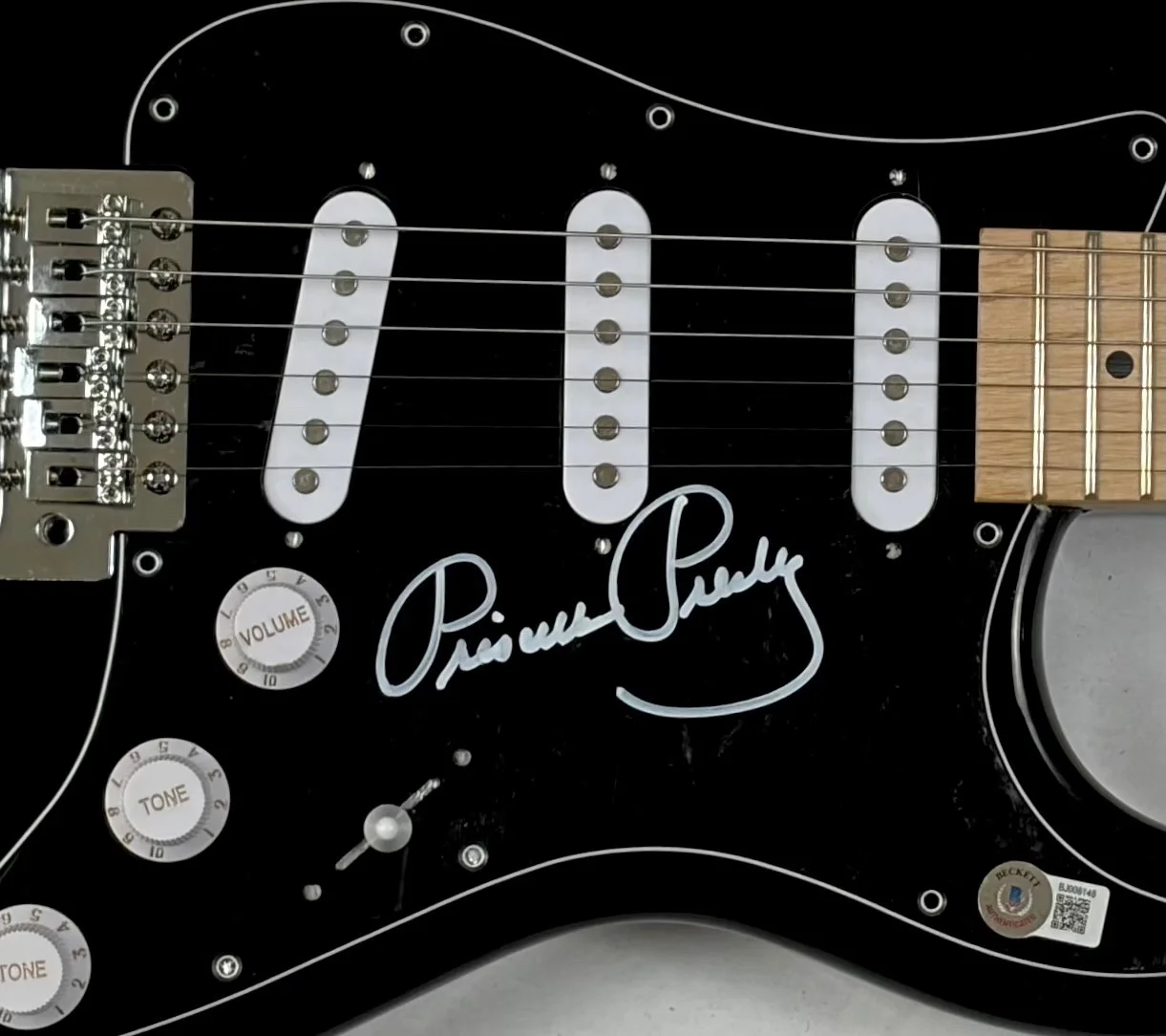 Priscilla Presley Signed Autograph Electric Guitar Elvis Presley Wife BAS COA, изображение 4