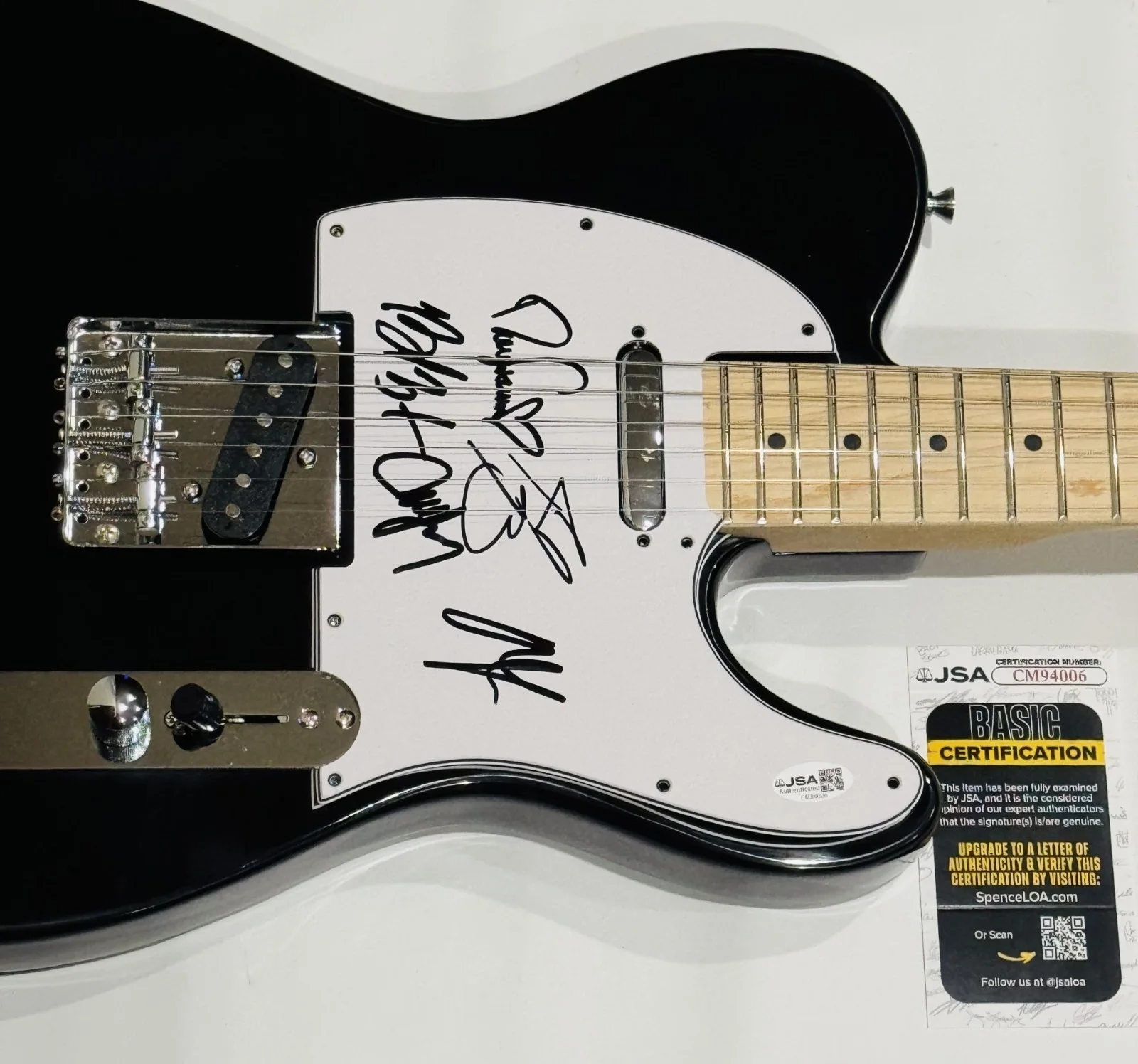 MAYDAY PARADE SIGNED BLACK ELECTRIC GUITAR DEREK SANDERS ALL 5 JSA COA, изображение 2