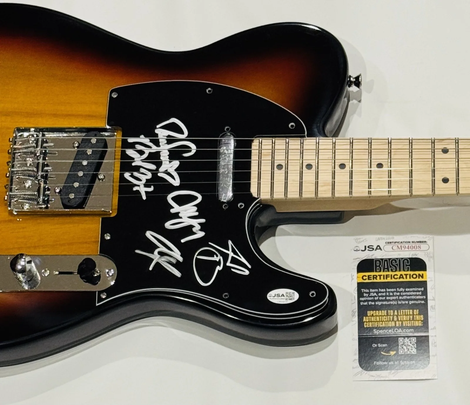 MAYDAY PARADE SIGNED SUNBURST ELECTRIC GUITAR DEREK SANDERS ALL 5 JSA COA, изображение 2