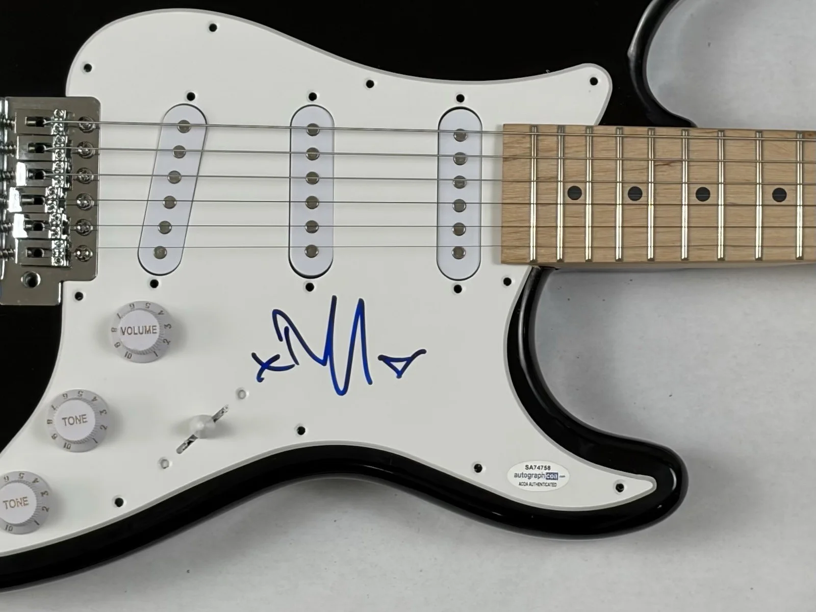 RISE AGAINST Tim McIlrath Signed Autograph Electric Guitar Band Singer ACOA COA, изображение 4