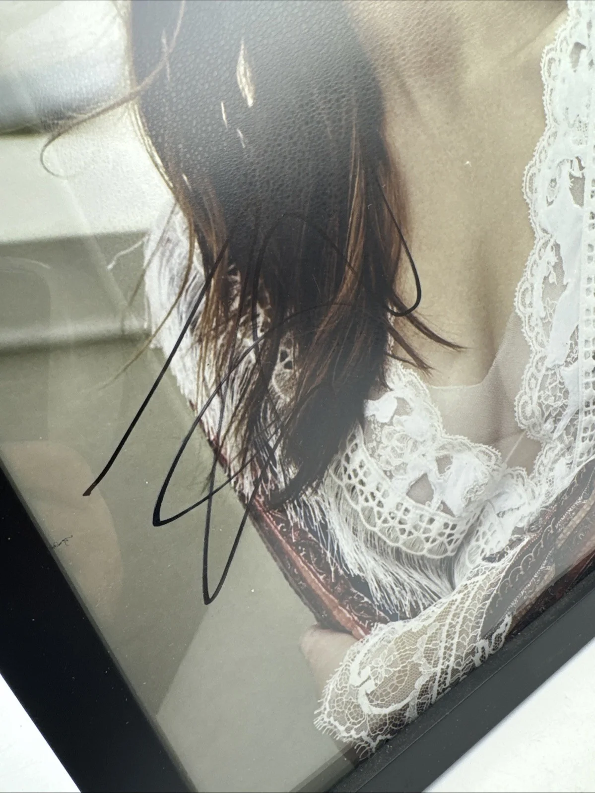 Zoey Deutch Signed 11x14 Photo PSA/DNA COA AC95249 Framed Autograph, image 2