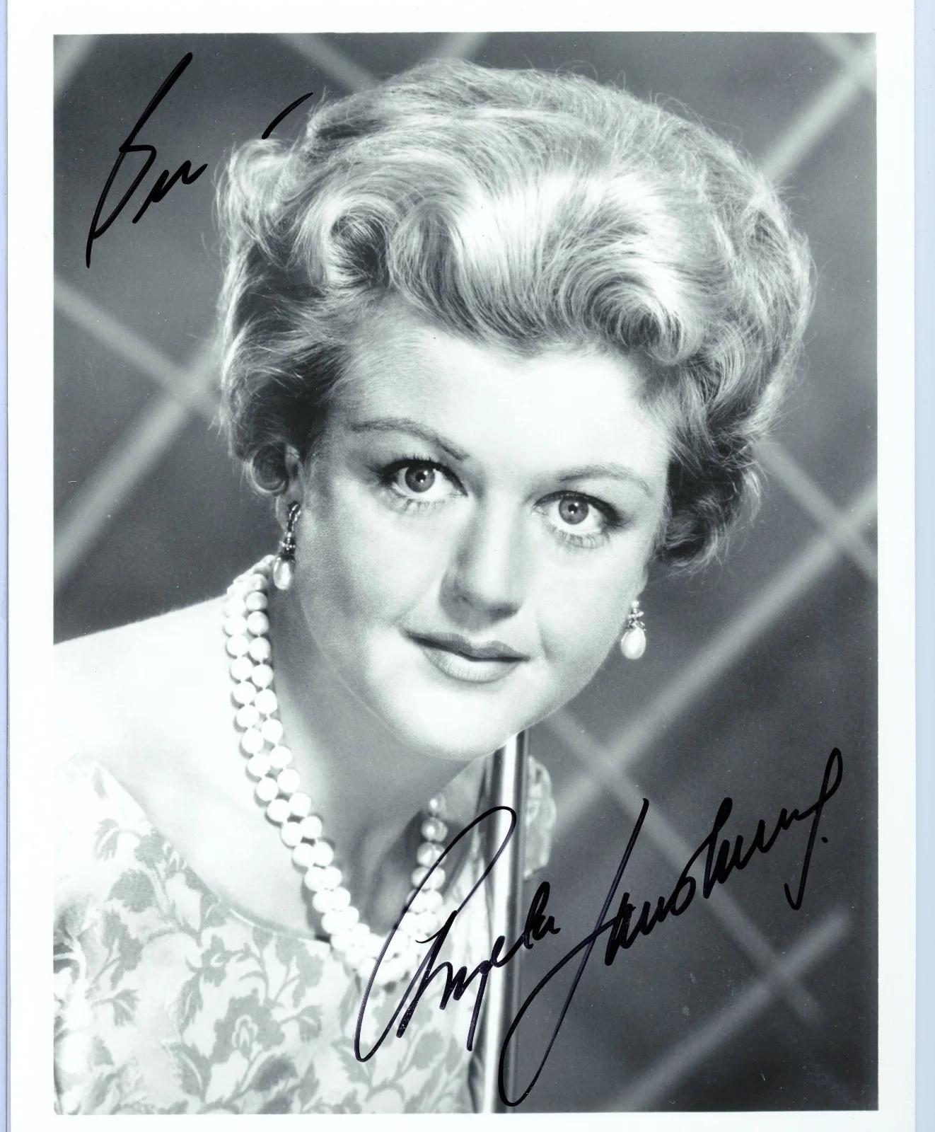 Angela Lansbury — Beautiful ANGELA LANSBURY Signed 8 x 10 Photo Murder She Wrote