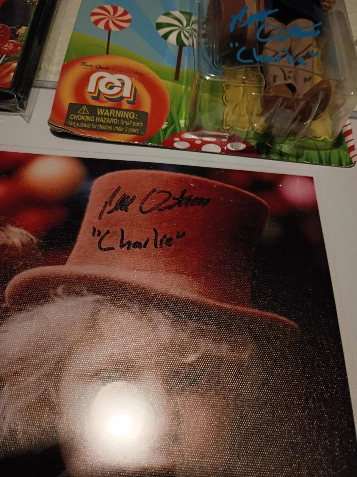 Peter Ostrum Signed Willie Wonka Lot - Figure + DVD + Canvas Photo - All Signed, изображение 2