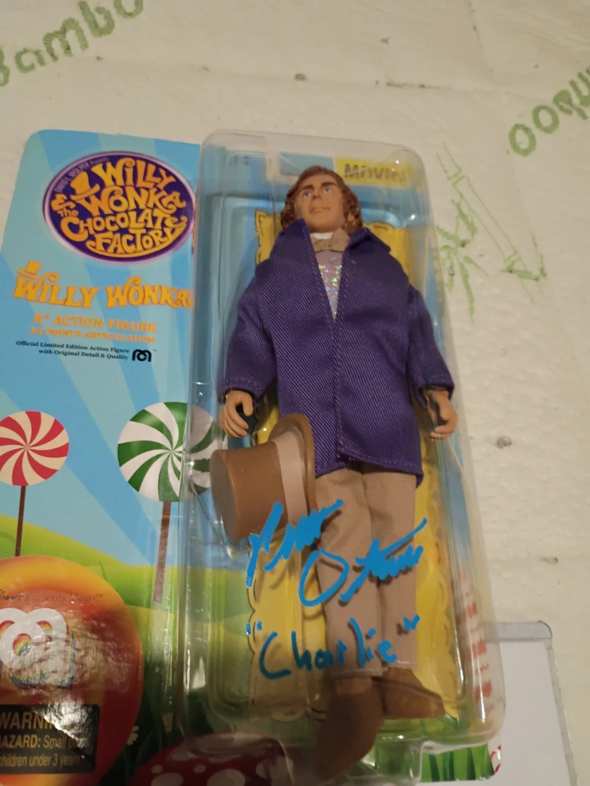 Peter Ostrum Signed Willie Wonka Lot - Figure + DVD + Canvas Photo - All Signed, изображение 3