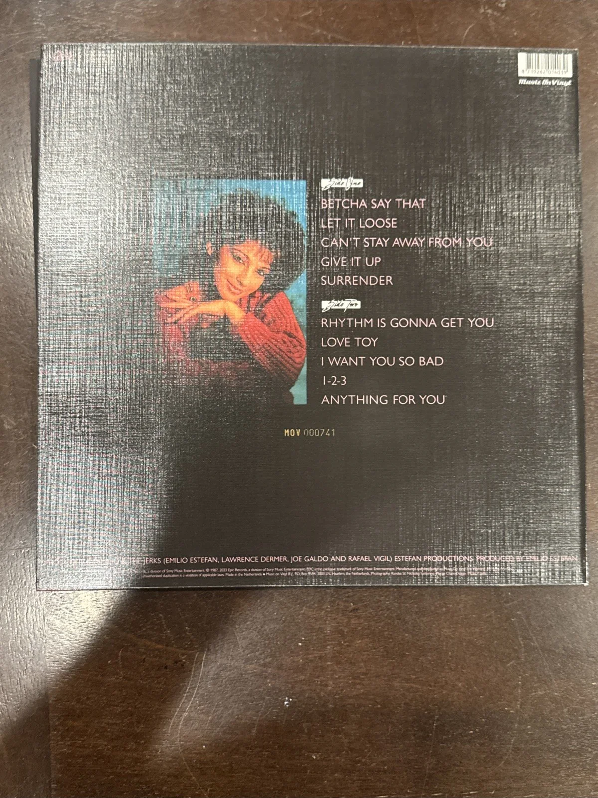 Gloria Estefan Autograph Signed Vinyl LP Record Miami Sound Machine Let It Loose, изображение 3