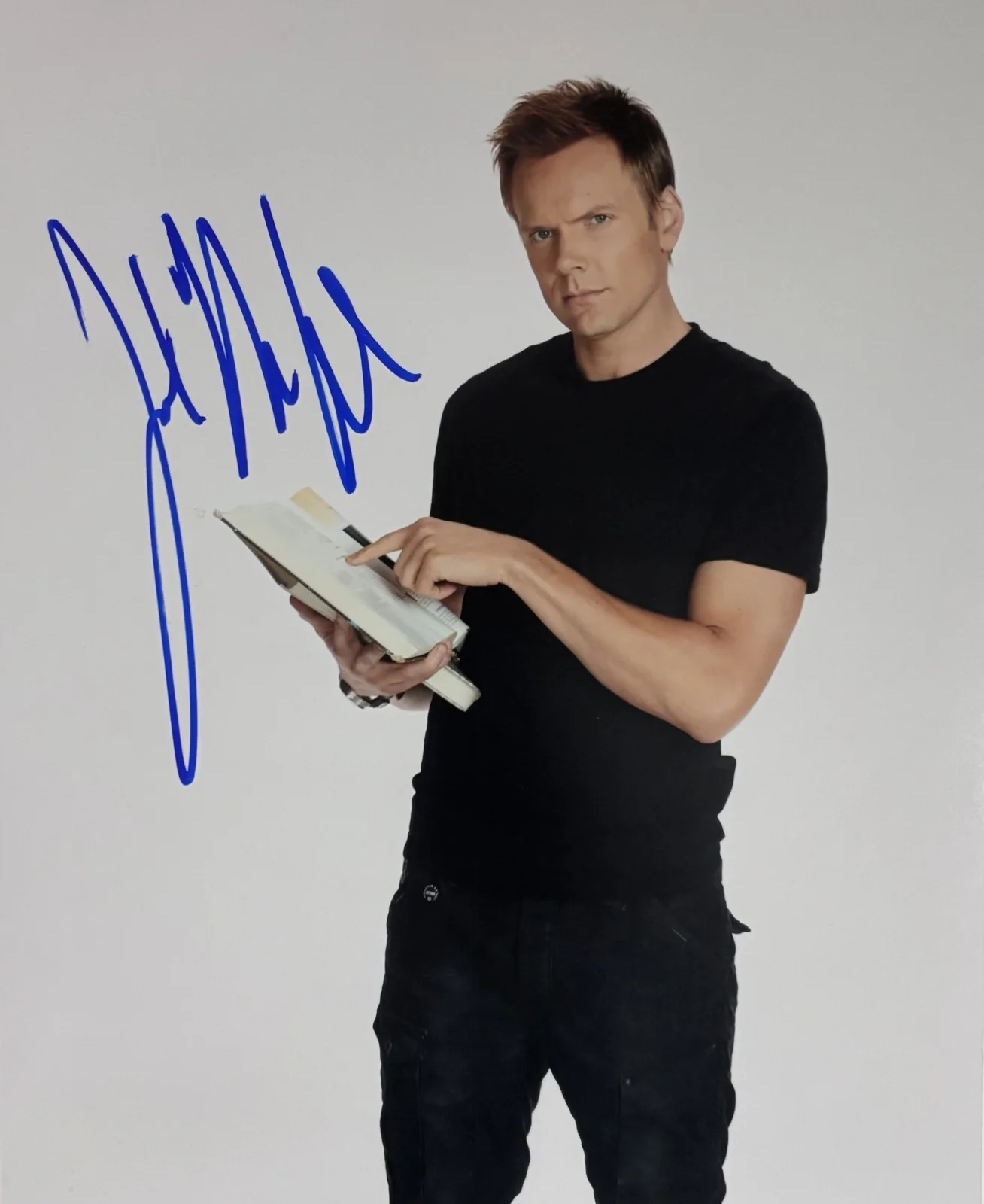 Joel McHale — Joel McHale Signed 8x10 Photo "Community" " TED" "Scream" "Animal Control" soup, image 2