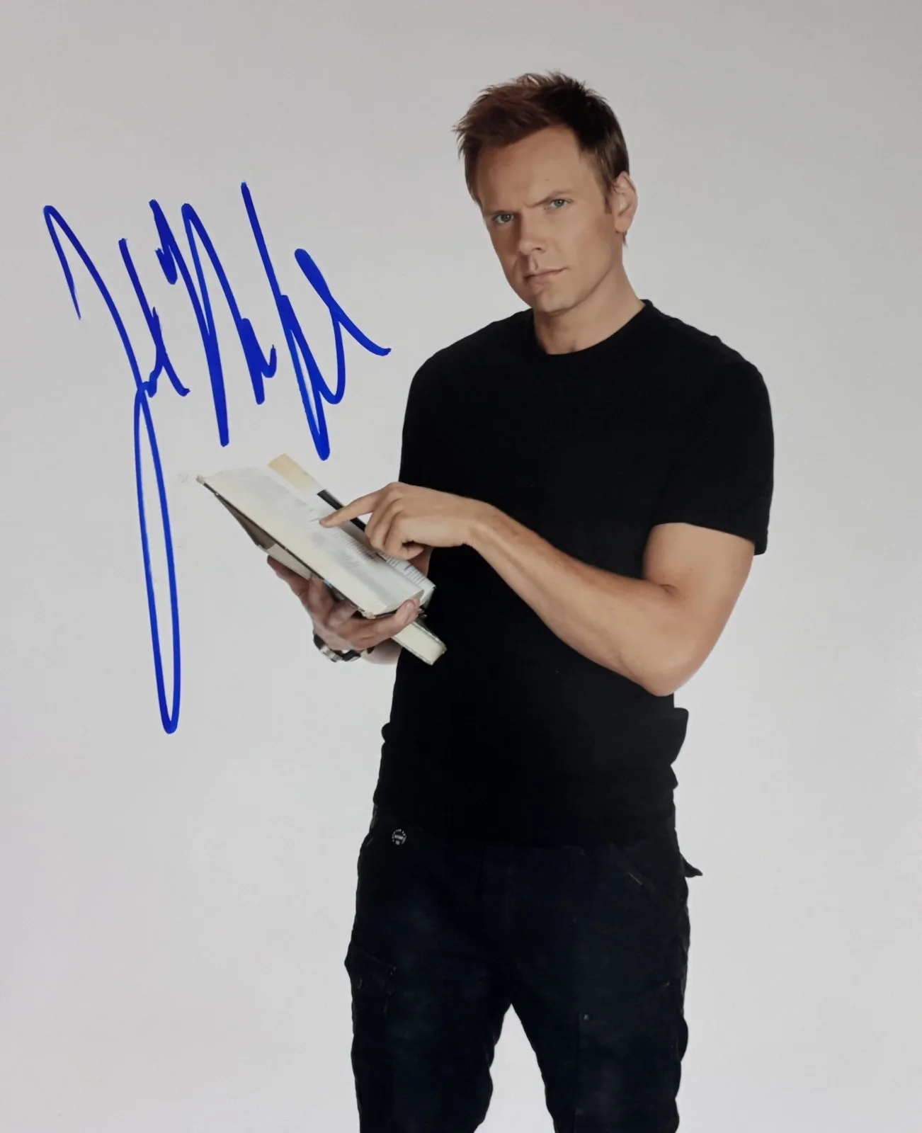 Joel McHale — Joel McHale Signed 8x10 Photo "Community" " TED" "Scream" "Animal Control" soup, image 3