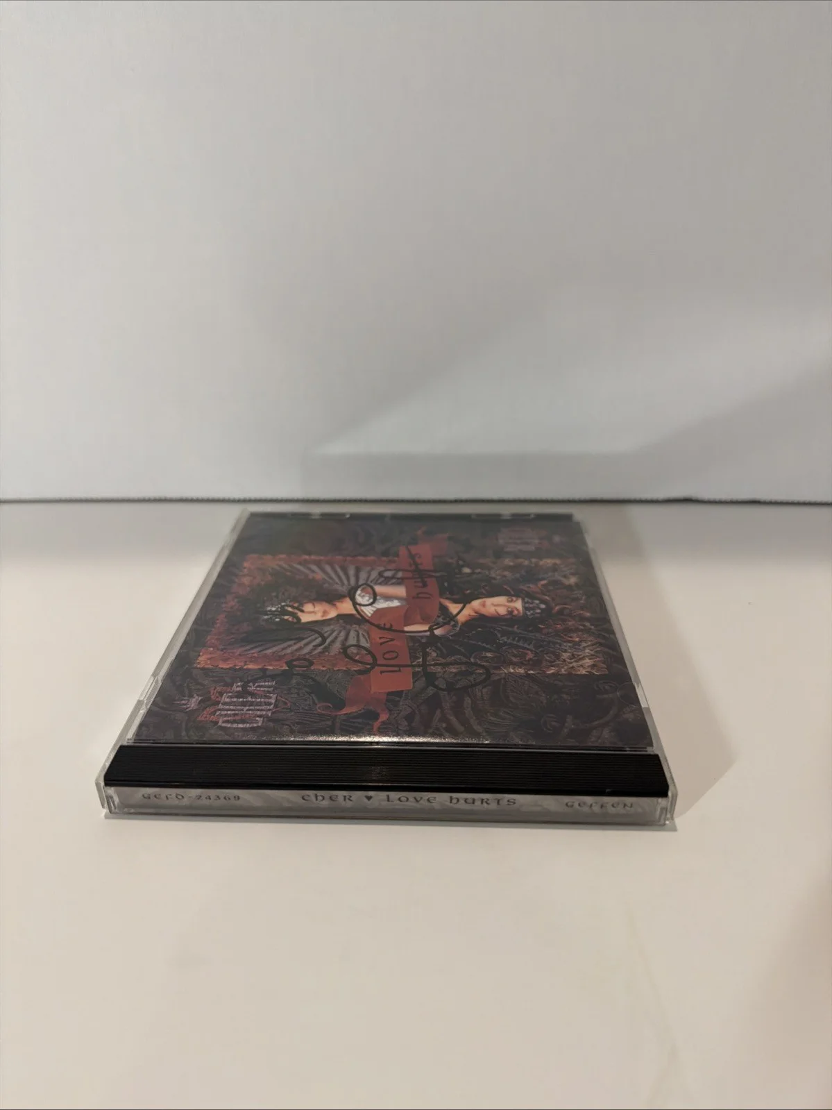 Cher signed/autographed CD “Love Hurts”, image 3