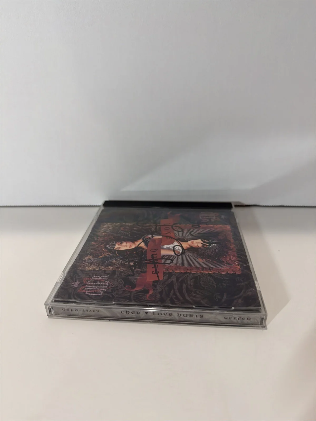 Cher signed/autographed CD “Love Hurts”, image 4