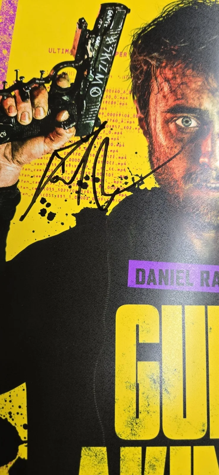 Daniel Radcliffe — Daniel Radcliffe Signed Autographed GUNS AKIMBO 8x10 Photo, image 3