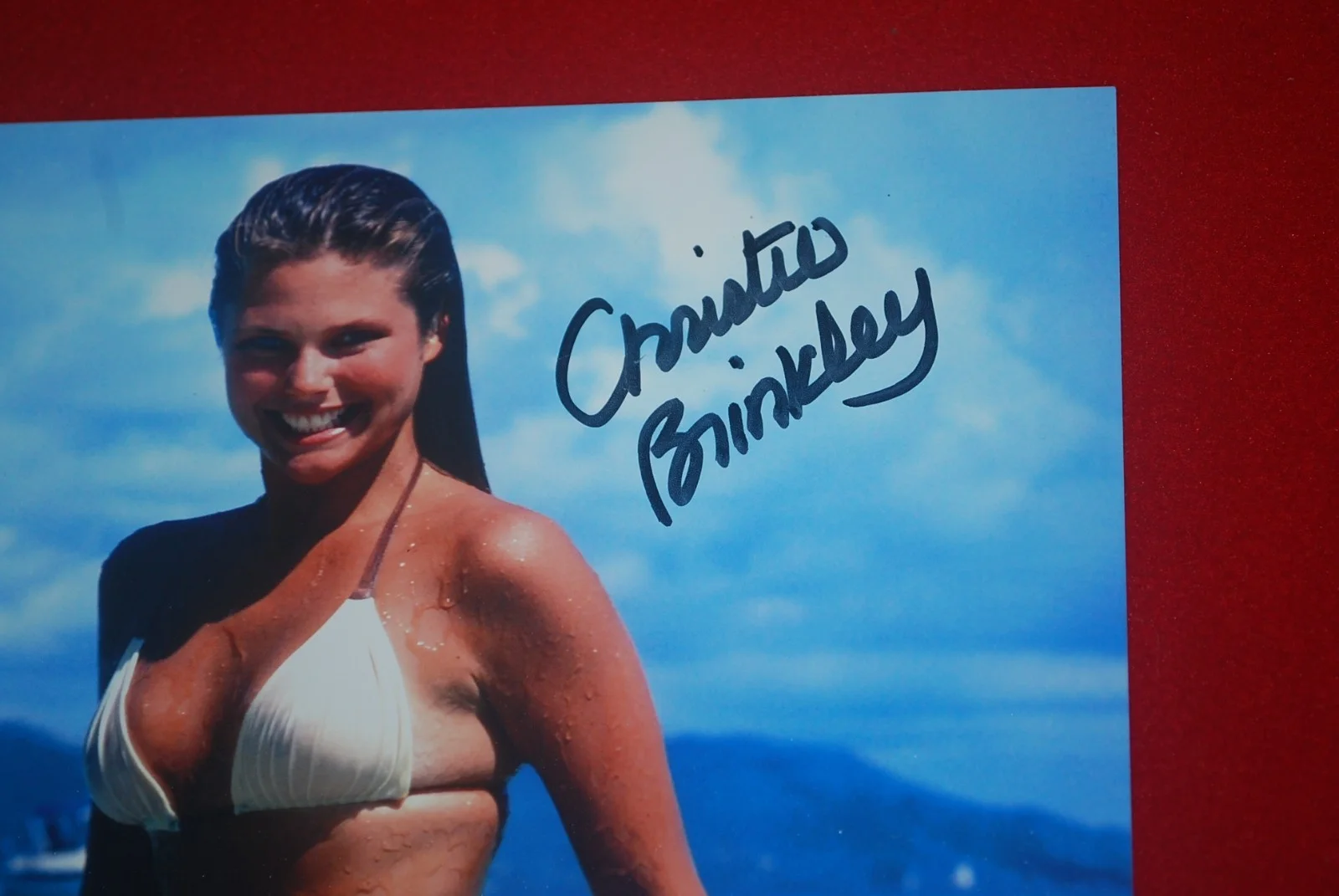 CHRISTIE BRINKLEY — Sexy CHRISTIE BRINKLEY Actress Model Signed 8X10 Beckett COA 4W712900, image 2