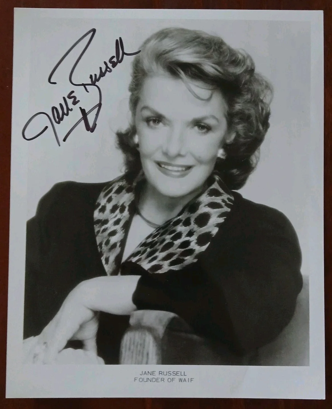 jane russell — jane russell signed 8x10 photo golden age actress outlaw gentlemen prefer blonde