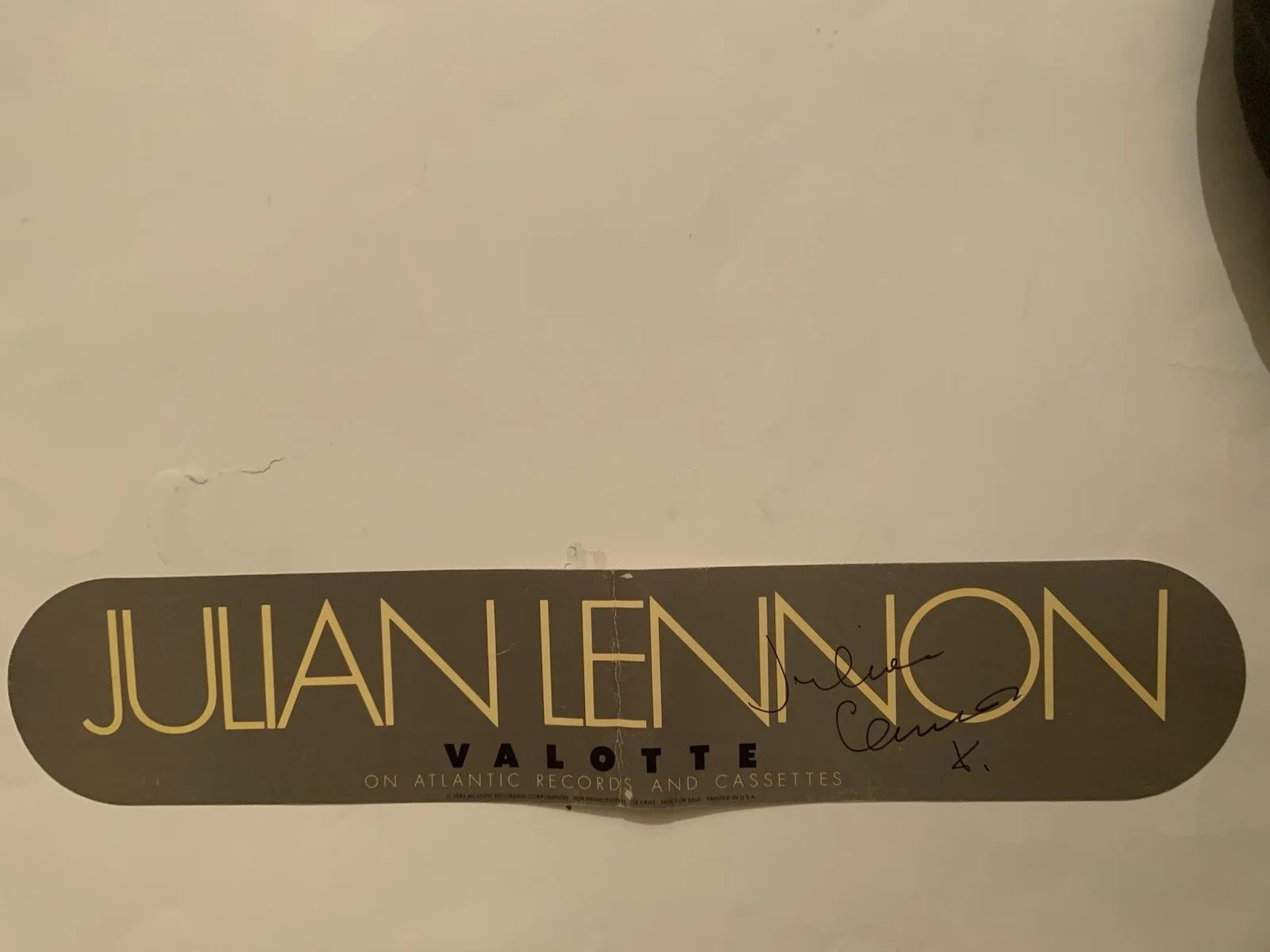 Julian Lennon Valotte signed promo flat and 23” promo piece, изображение 3