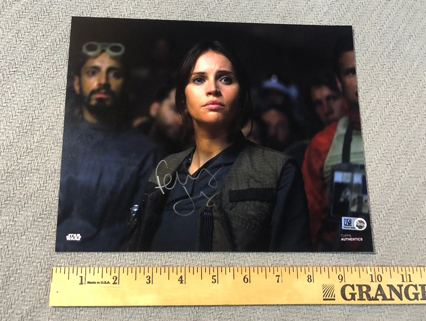 Felicity Jones — Felicity Jones Jyn Erso Rogue One Star Wars 8x10 Photo Auto Topps Authentics, image 2
