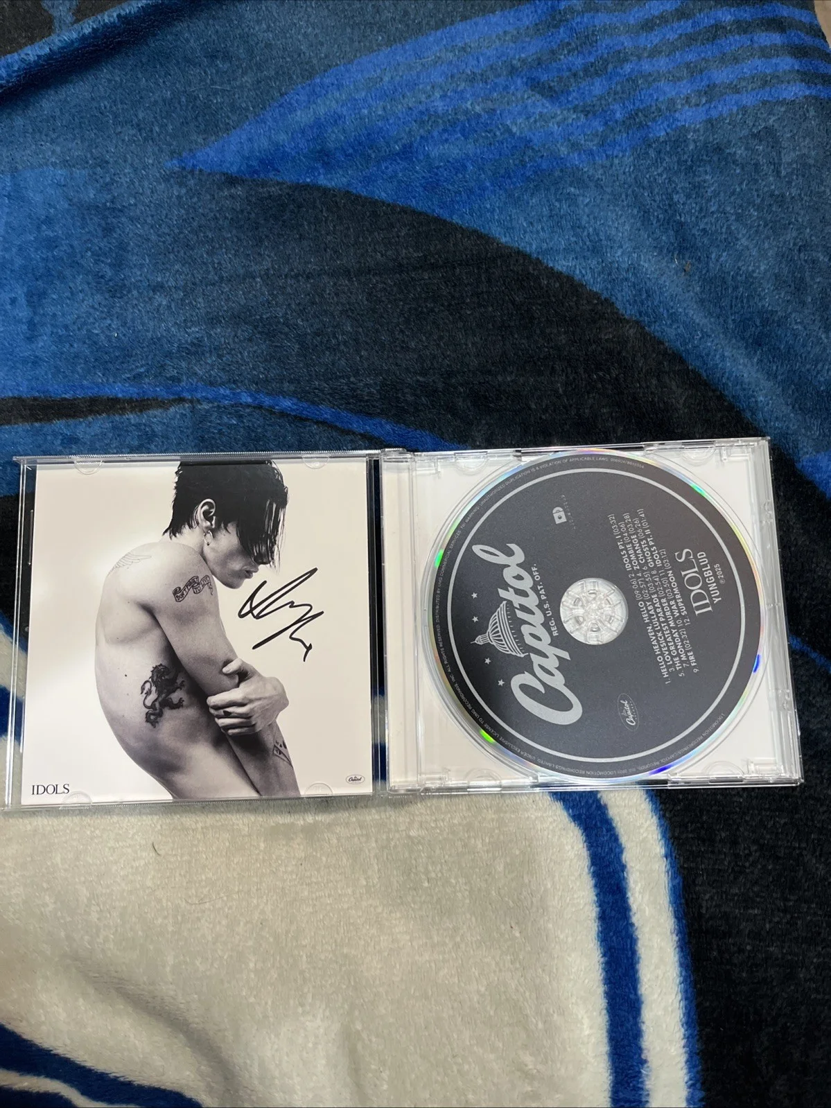 Yungblud Signed CD & Photo Booklet, image 2