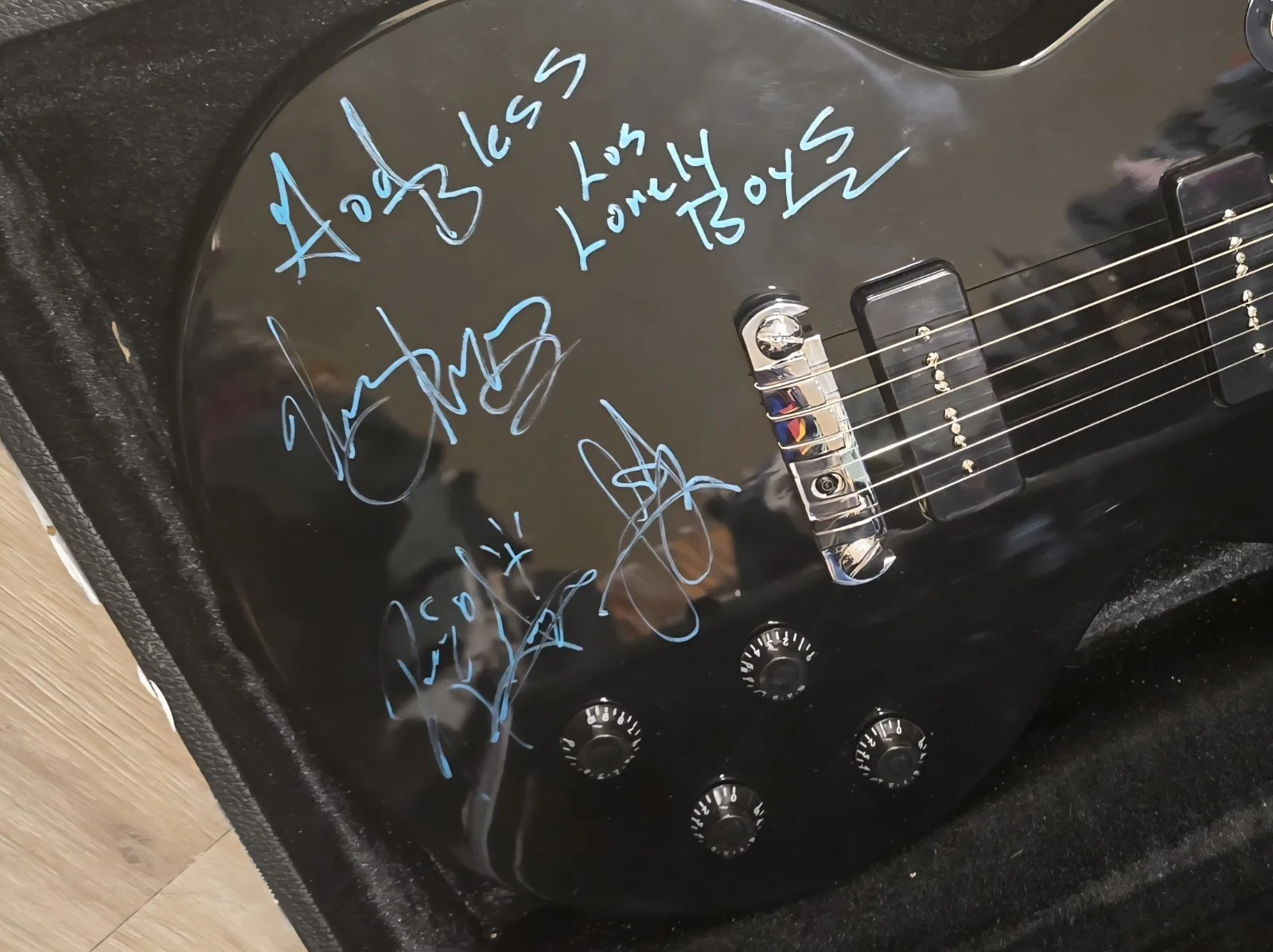 Los Lonely Boys Signed Electric Guitar, image 2