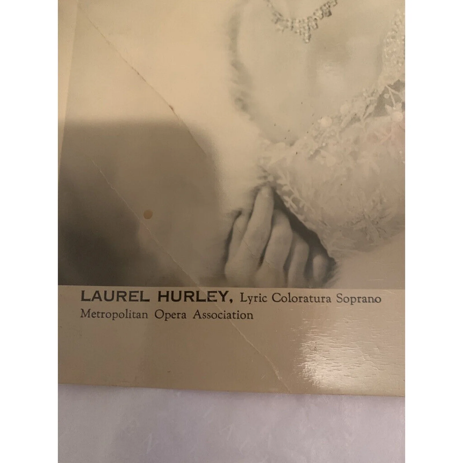 Laurel Hurley - INSCRIBED Lobby Card SIGNED 8 x 10, изображение 4