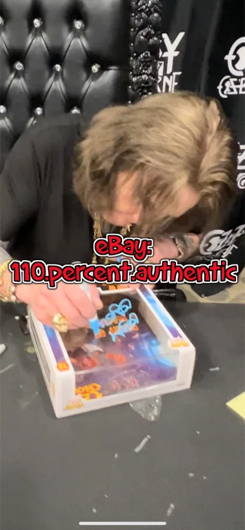 OZZY OSBORNE SIGNED FUNKO POP DIARY OF A MADMAN *EXACT PROOF*, изображение 2
