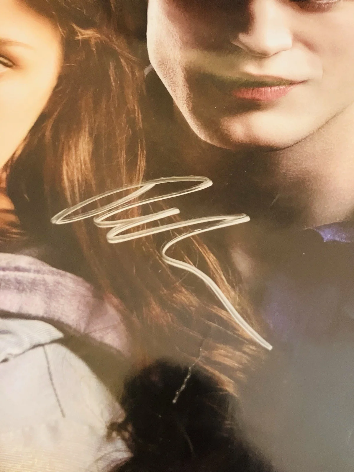 Robert Pattinson — Robert Pattinson SIGNED! Twilight Promo Mini Poster 17x11 Auto, image 2