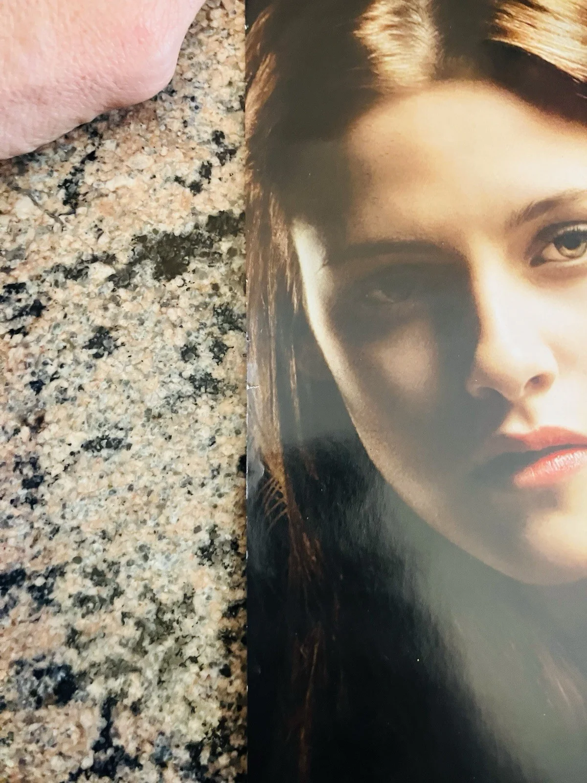 Robert Pattinson — Robert Pattinson SIGNED! Twilight Promo Mini Poster 17x11 Auto, image 4