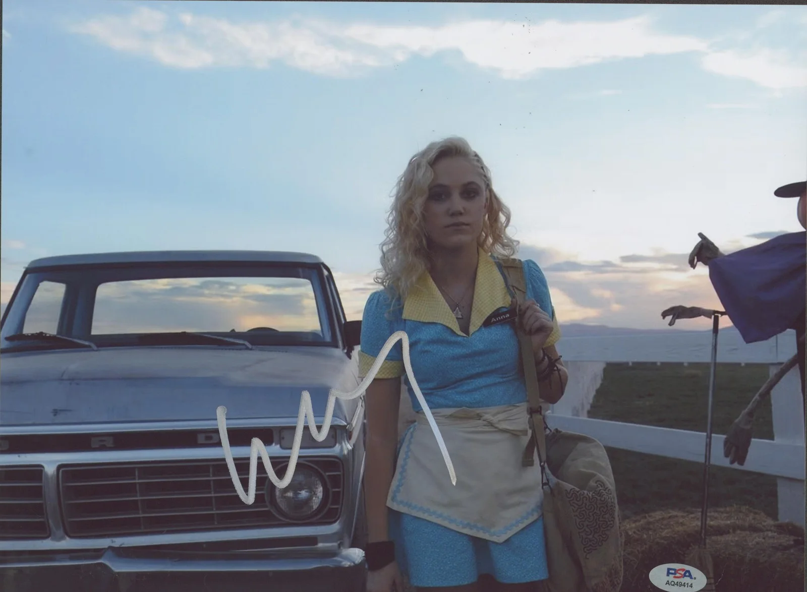 Maika Monroe — Maika Monroe The Guest Authentic Signed 11x14 Horizontal Photo PSA/DNA #AQ49414