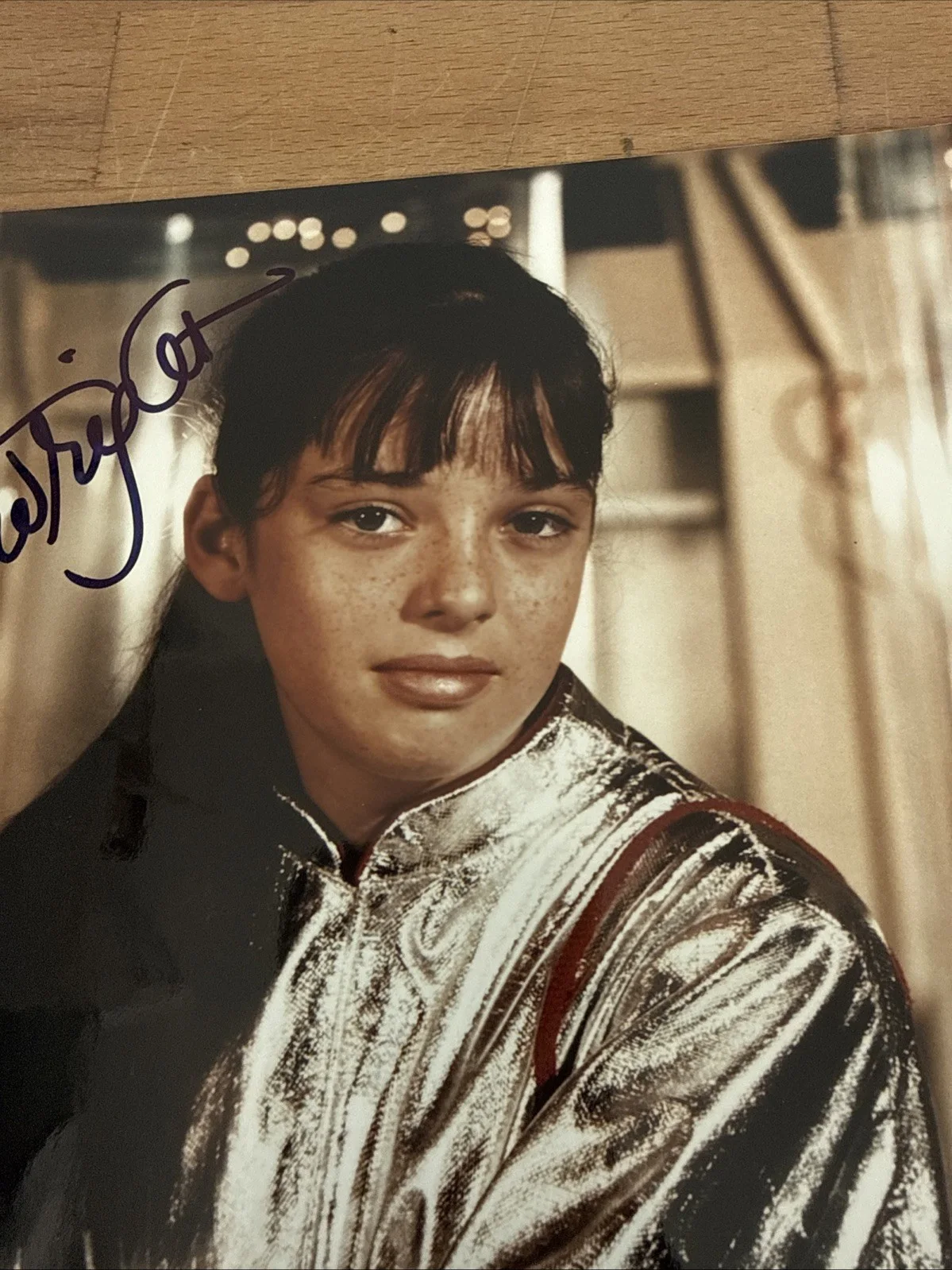 Angela Cartwright — Angela Cartwright Lost In Space Hand SIGNED 8x10 Photograph, изображение 3
