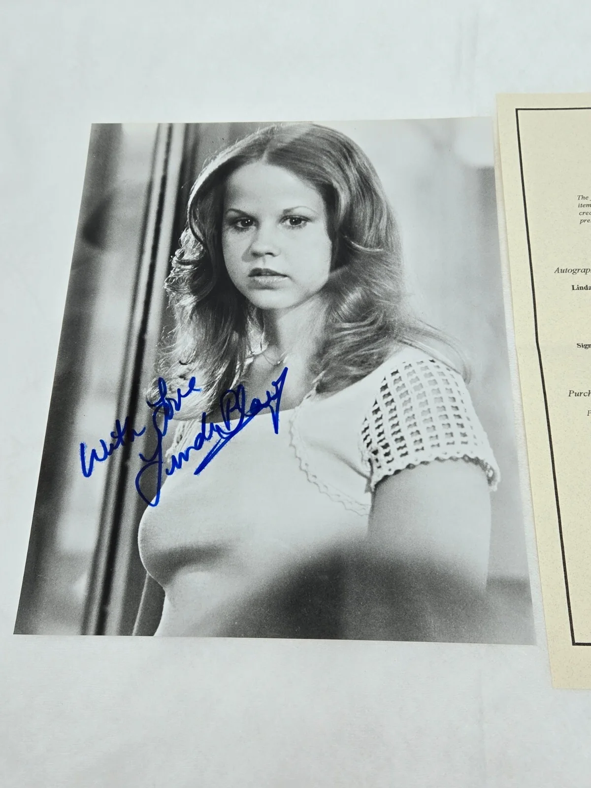 Linda Blair — LINDA BLAIR 2002 AUTOGRAPH SIGNED B&W GLOSSY PHOTO 10X8 W/JG COA, изображение 2