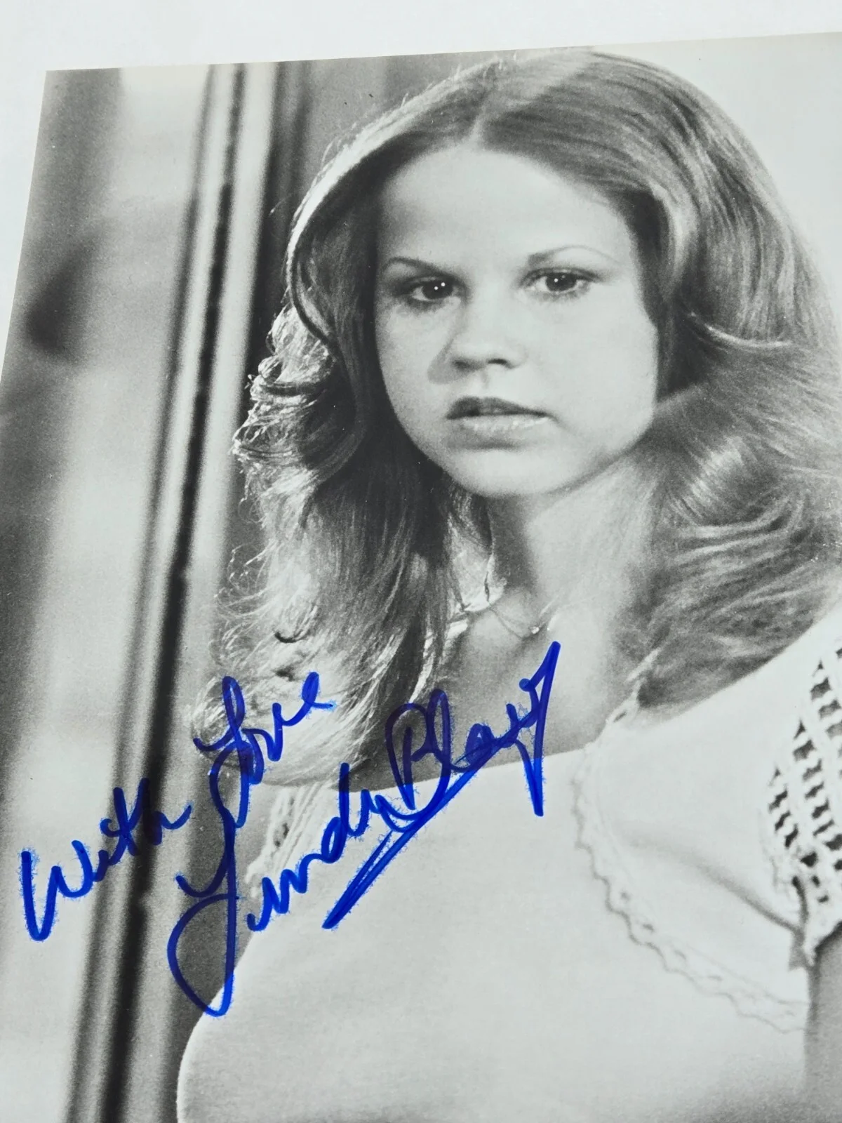 Linda Blair — LINDA BLAIR 2002 AUTOGRAPH SIGNED B&W GLOSSY PHOTO 10X8 W/JG COA, изображение 3