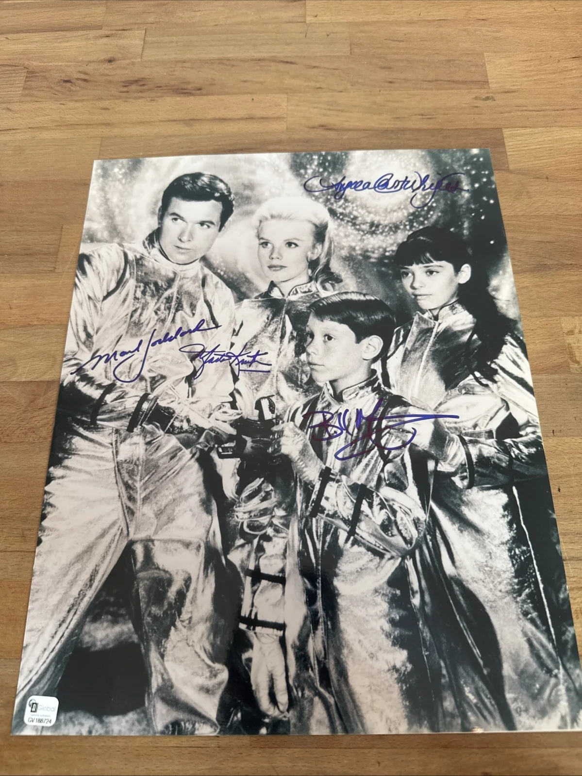 Marta Kristen, Angela Cartwright, Mark Goddard, Billy Mumy — LOST IN SPACE TV CAST - PHOTOGRAPH SIGNED WITH CO-SIGNERS 11x14