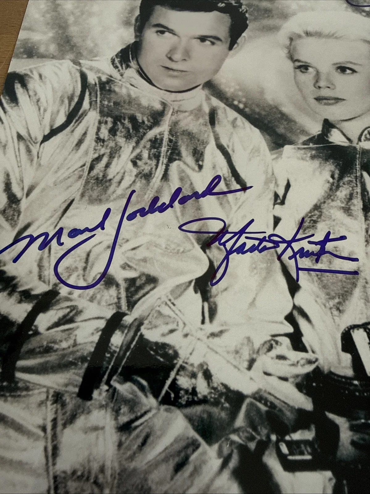 Marta Kristen, Angela Cartwright, Mark Goddard, Billy Mumy — LOST IN SPACE TV CAST - PHOTOGRAPH SIGNED WITH CO-SIGNERS 11x14, изображение 4