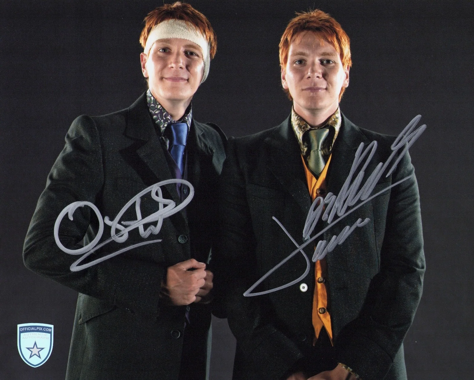 James Phelps, Oliver Phelps — Signed James & Oliver Phelps Harry Potter Fred & George 8x10 w/ Official Pix COA