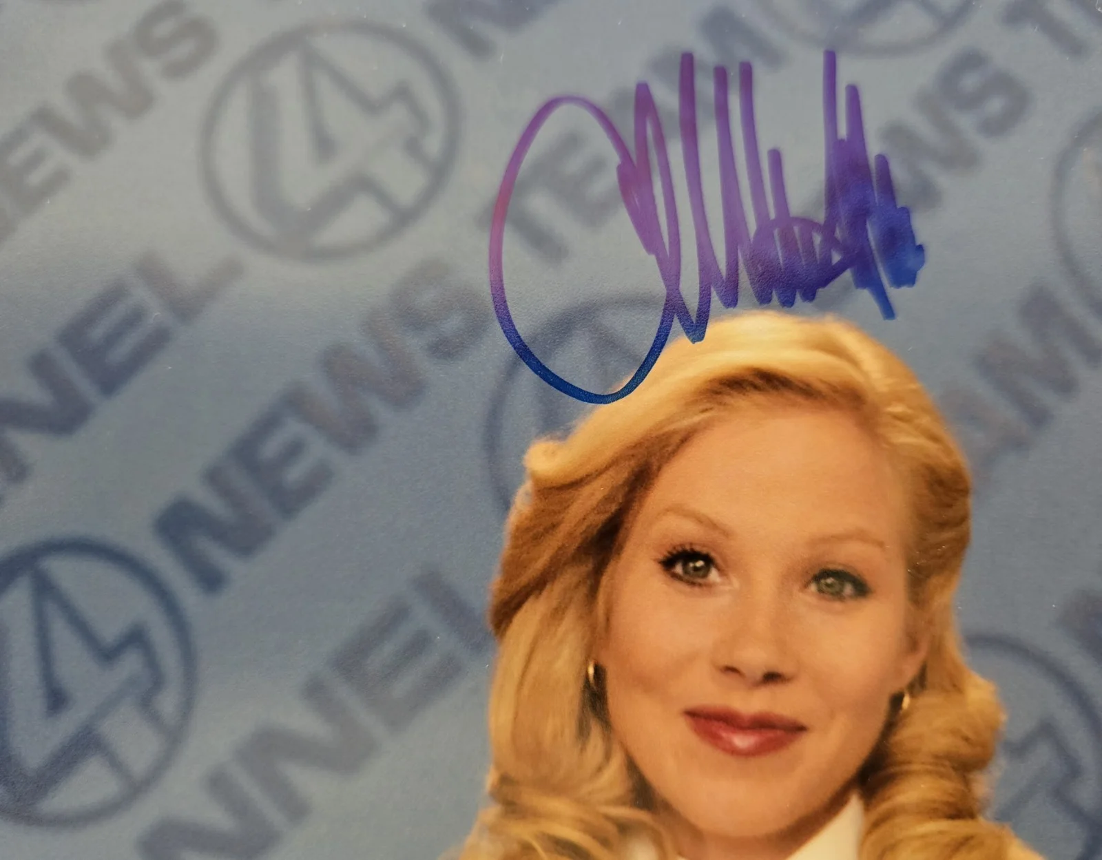 Christina Applegate — Christina Applegate Signed 8x10 Anchorman JSA, image 2