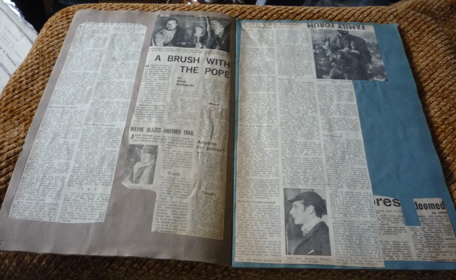 Vintage Movie Film Interest 60s Scrap Book Pictures Newspaper Cuttings Bond etc, изображение 3