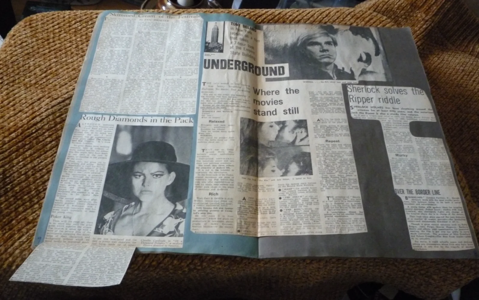 Vintage Movie Film Interest 60s Scrap Book Pictures Newspaper Cuttings Bond etc, изображение 4