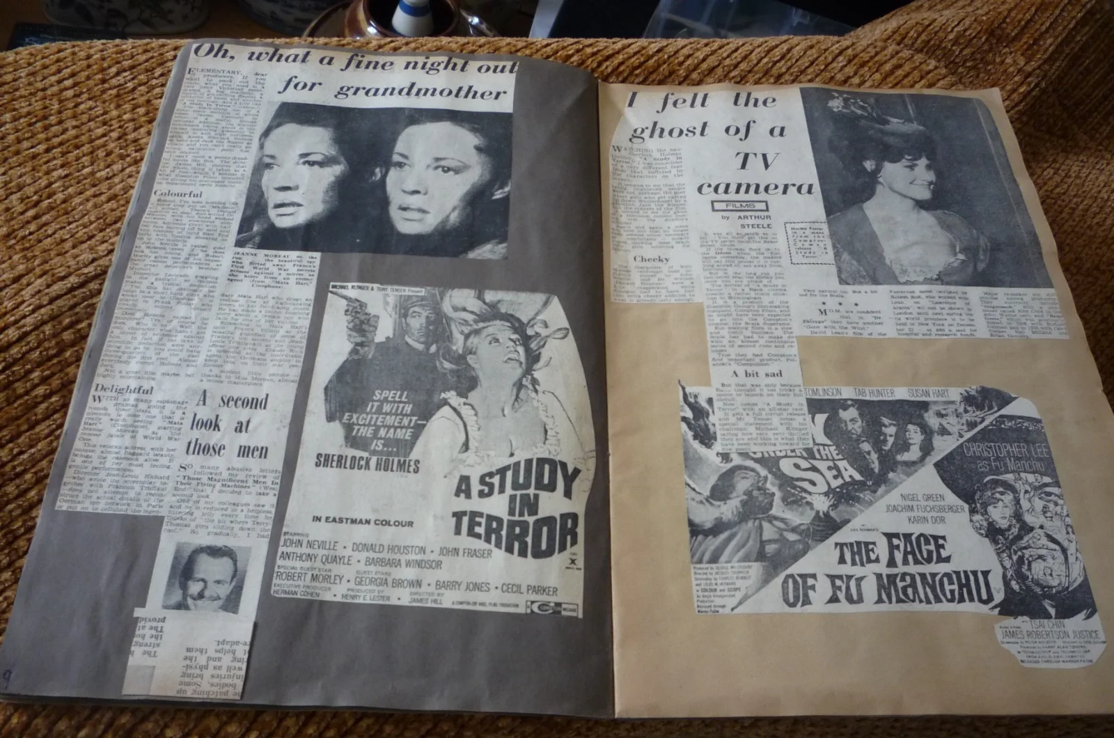 Vintage Movie Film Interest 60s Scrap Book Pictures Newspaper Cuttings Bond etc, изображение 5