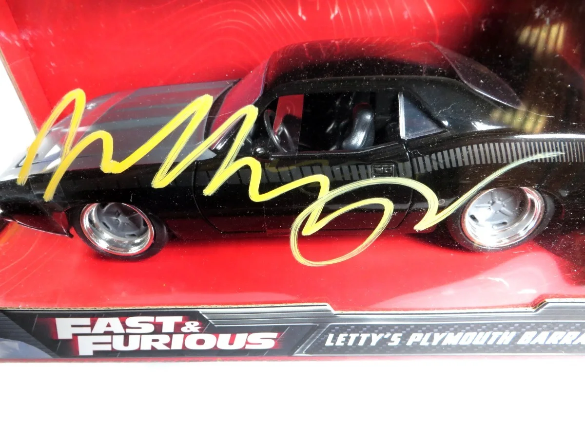 Michelle Rodriguez — Michelle Rodriguez Signed Autographed Die-Cast Car Fast & Furious JSA CK94992, изображение 2