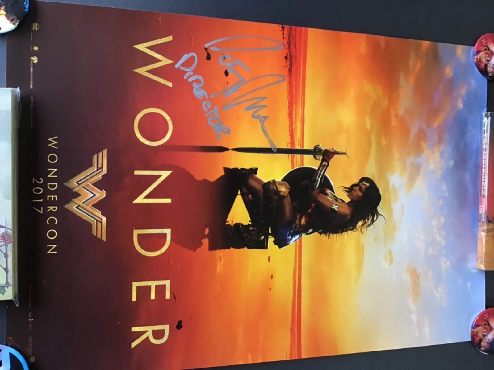 PATTY JENKINS — WONDER WOMAN 13”x 20” POSTER SIGNED x DIRECTOR PATTY JENKINS WONDERCON 2017 Swag, изображение 2