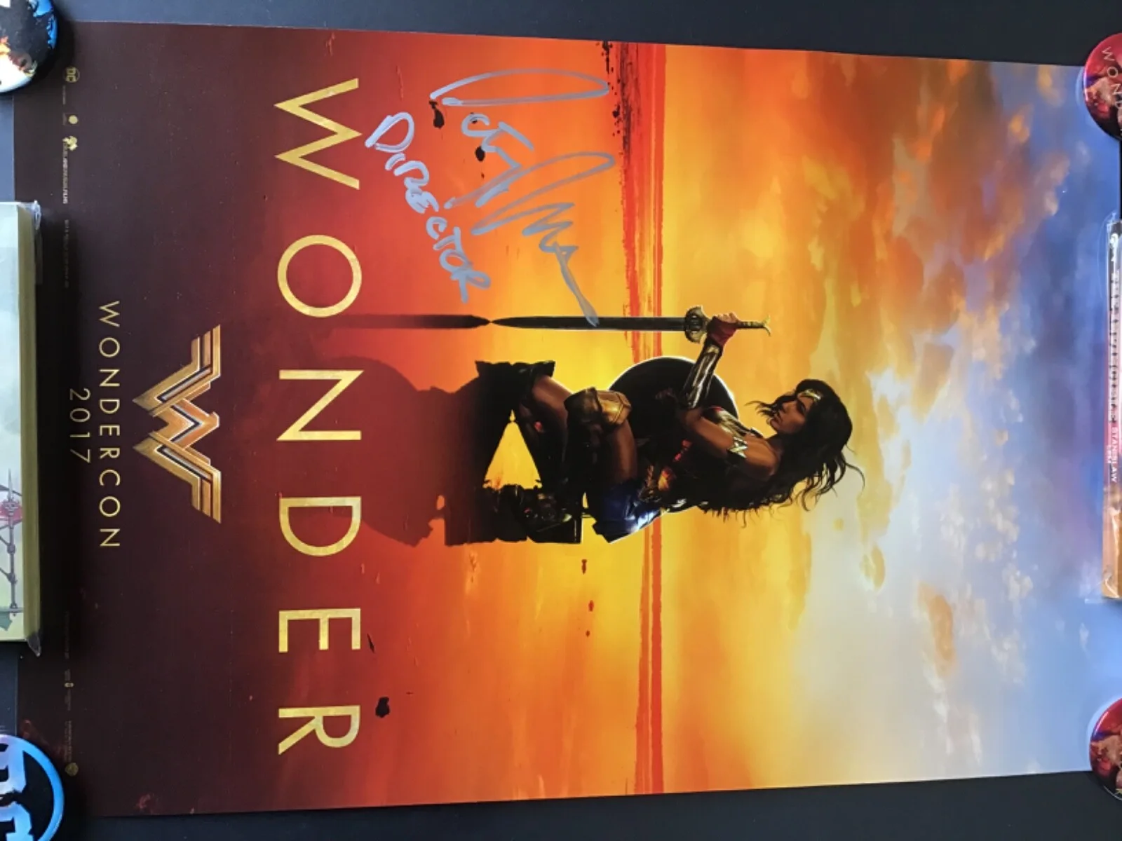 PATTY JENKINS — WONDER WOMAN 13”x 20” POSTER SIGNED x DIRECTOR PATTY JENKINS WONDERCON 2017 Swag, изображение 3