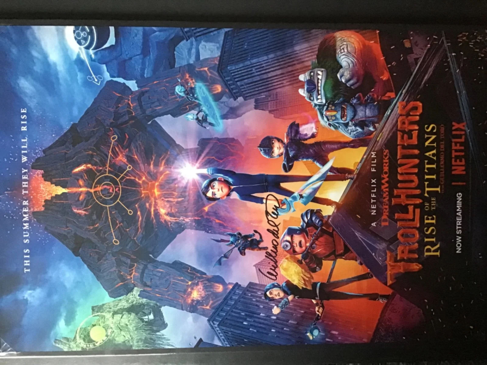 GUILLERMO DEL TORO — TROLLHUNTERS ORIGINAL POSTER x 2 SIGNED GUILLERMO DEL TORO 11” x 17” VERY RARE, изображение 3