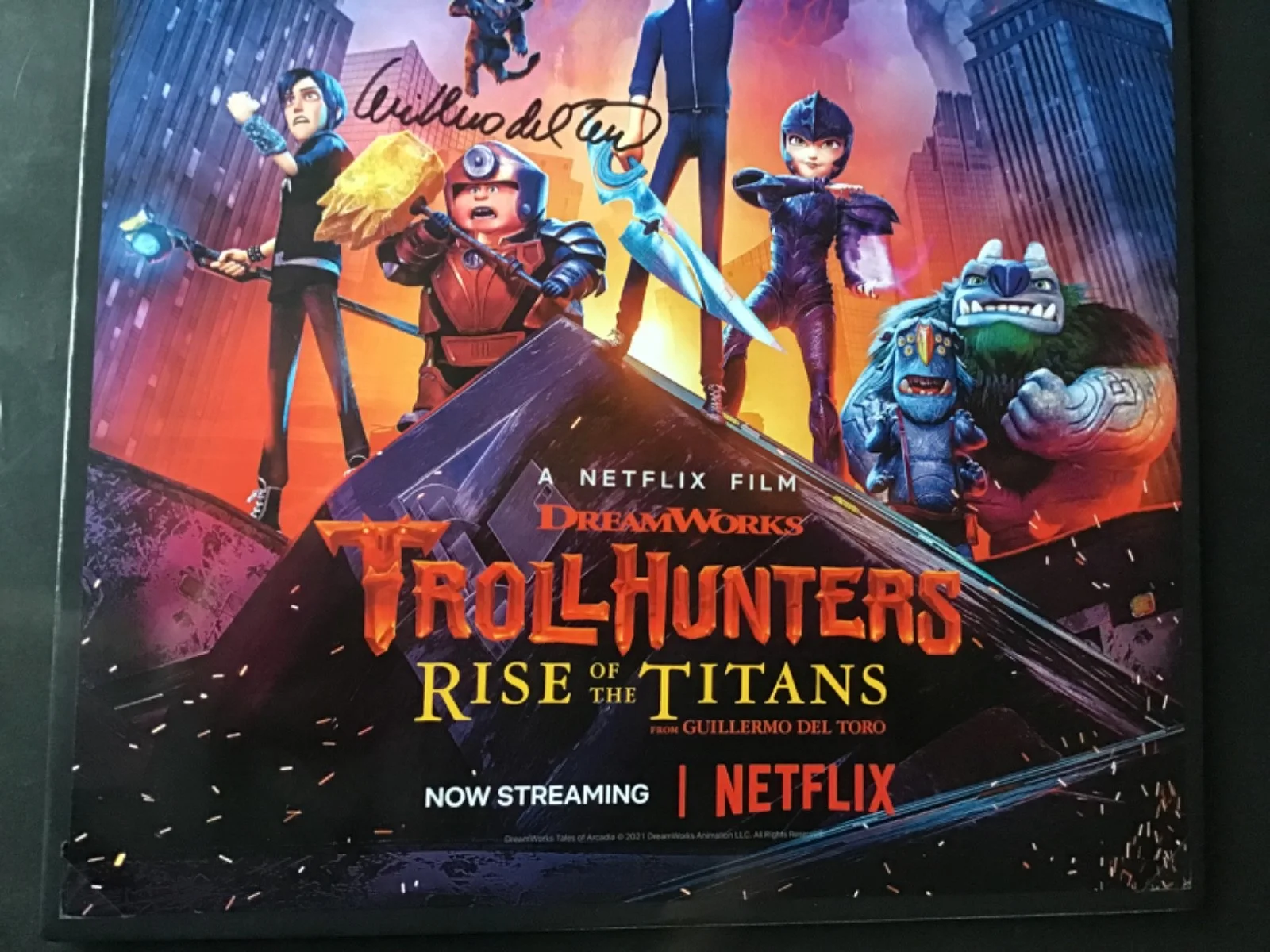 GUILLERMO DEL TORO — TROLLHUNTERS ORIGINAL POSTER x 2 SIGNED GUILLERMO DEL TORO 11” x 17” VERY RARE, изображение 5