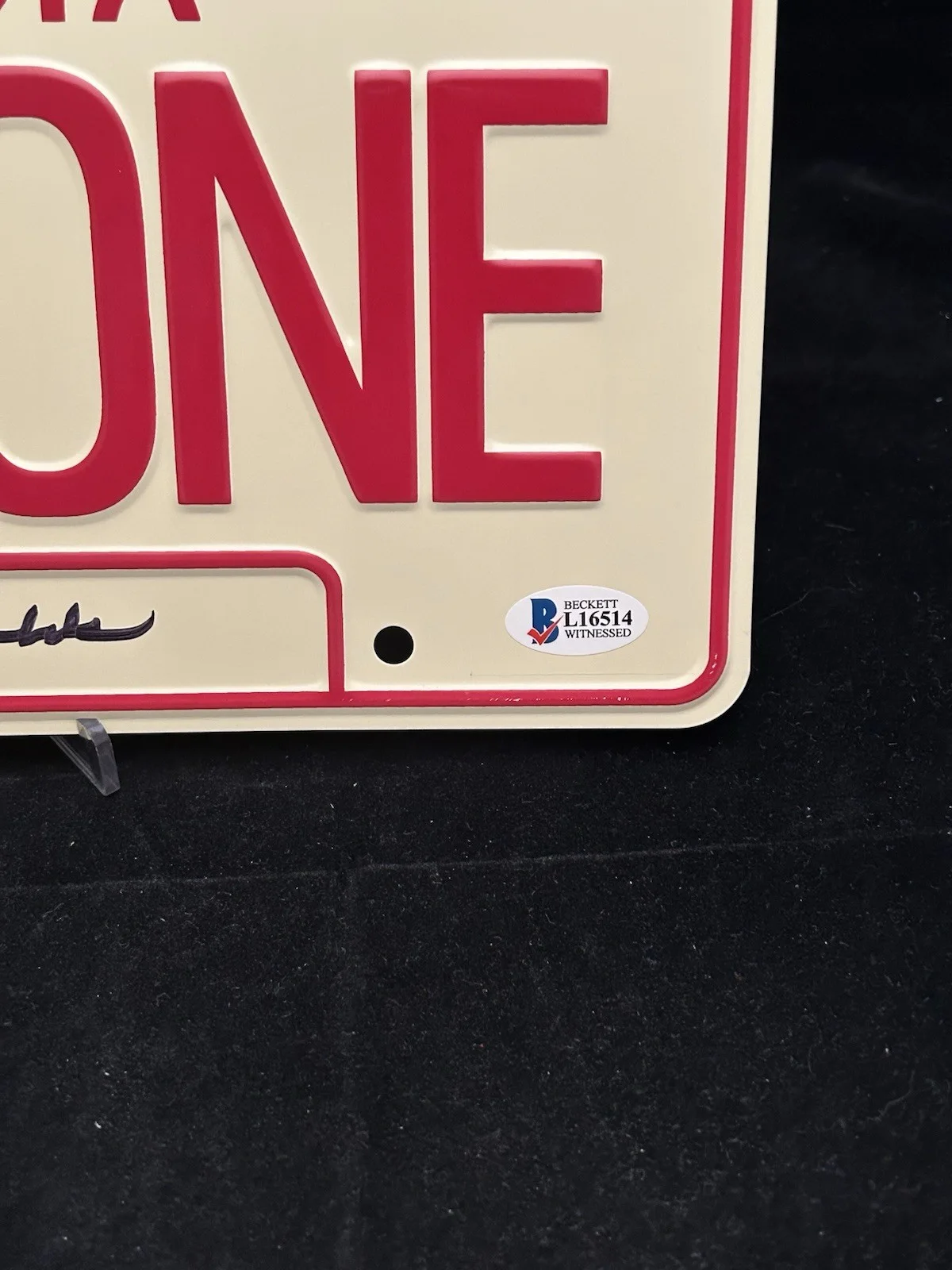 Burt Reynolds — Burt Reynolds Smokey And The Bandit Signed License Plate Beckett COA AUTO, изображение 3