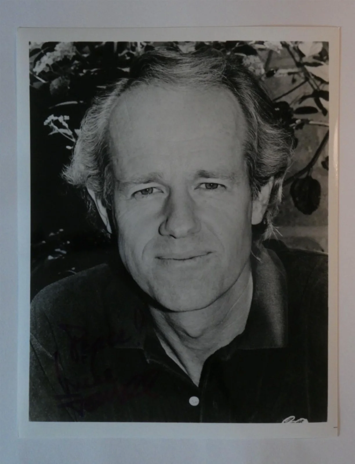 Mike Farrell — Mike Farrell Signed 8x10 B&W Photo Autographed M*A*S*H
