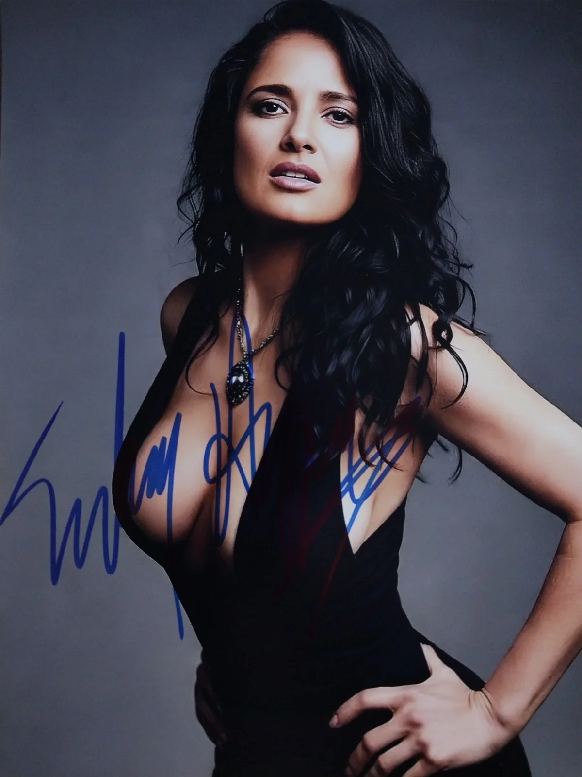 SALMA HAYEK — SALMA HAYEK 8.5X11 SIGNED PHOTO AUTOGRAPH ORIGINAL MEXICAN SIGNATURE REPRINT