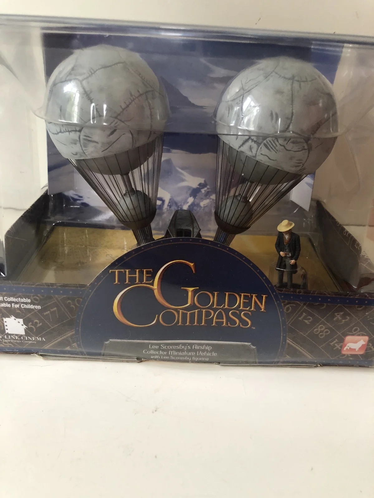 CORGI - THE GOLDEN COMPASS - LEE SCORESBY'S AIR SHIP (plus Lee Figure) - AsNew, изображение 3