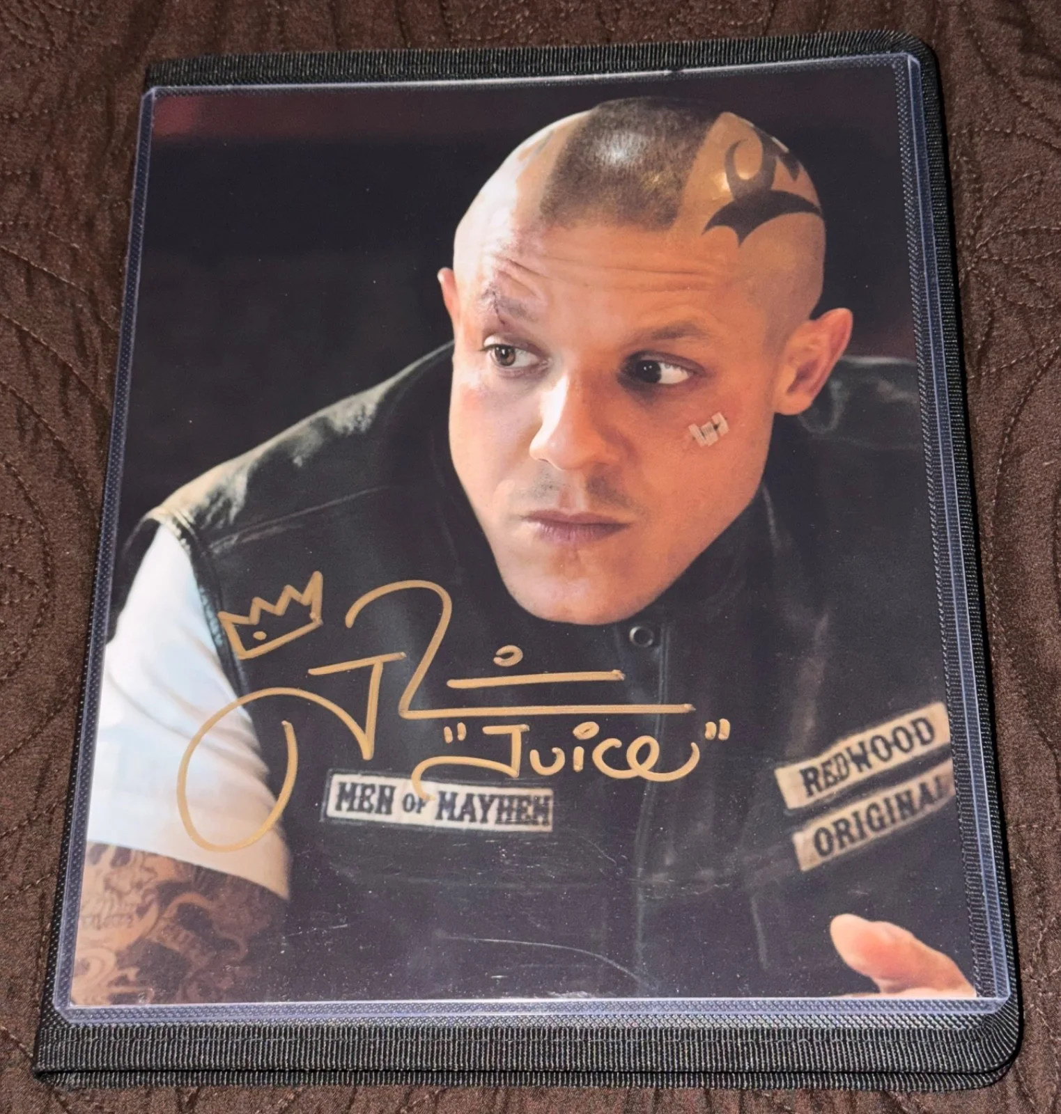 Theo Rossi — Theo Rossi Juice Ortiz Signed 8x10 Sons Of Anarchy